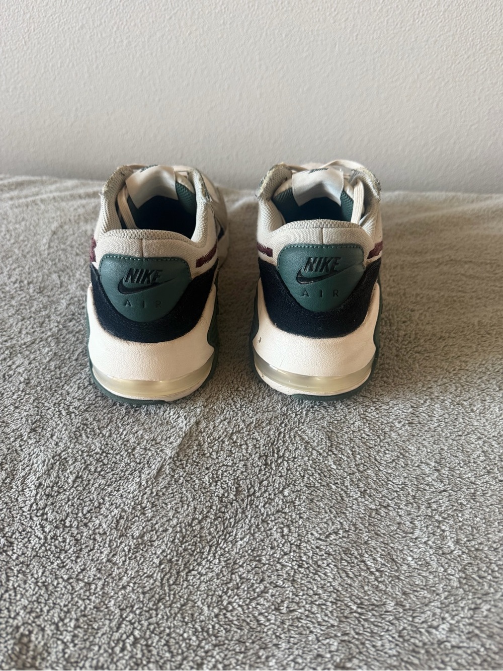 Nike Men’s Sneakers in Beige, Green, Black - Picture 3 of 9